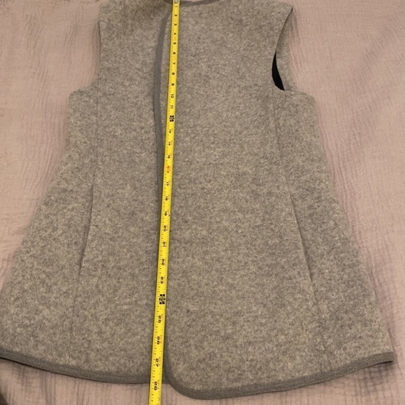 Club Monaco gray wool blend vest with pockets. Size Xs - Picture 9 of 12